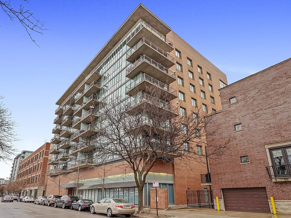 321 S Sangamon St #902