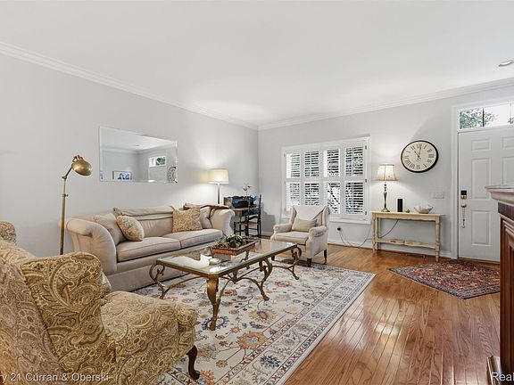 5th image of 21745 Garrison St