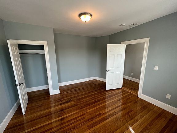 4th image of 366 Highland Ave S #3