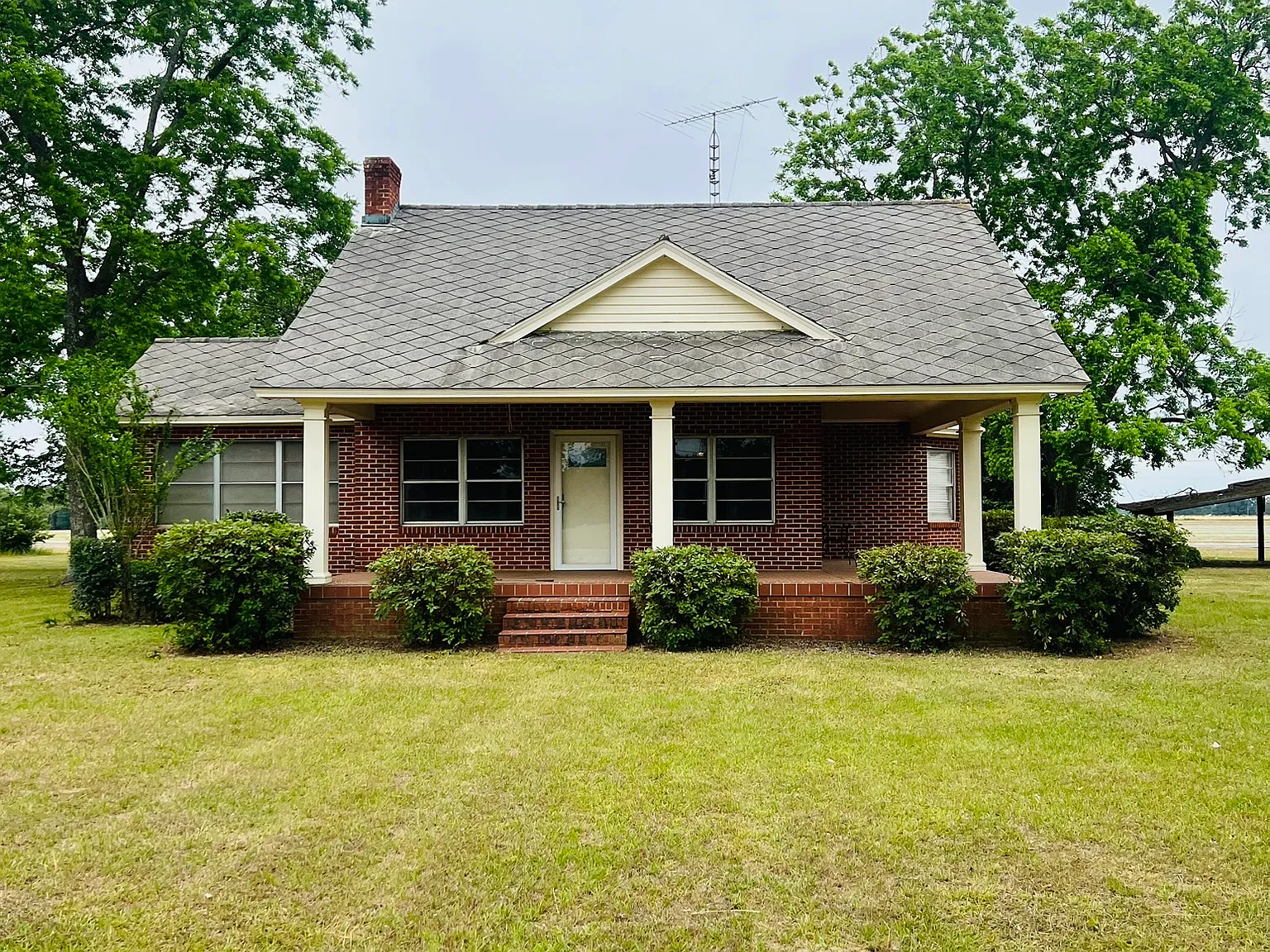 4 bed, 2280 sqft, $1,450 — Photo 1