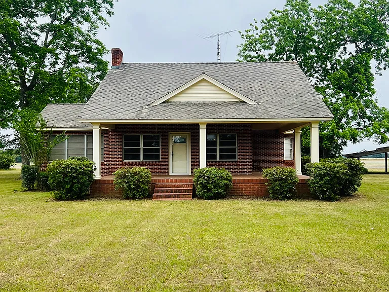 832 State Highway 134 E — Photo 1