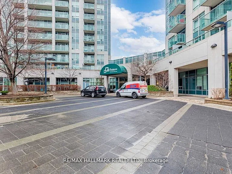 16 Harrison Garden Blvd #1102 — Photo 2