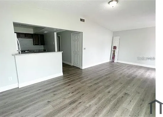 2 bed, 914 sqft, $1,359 — Photo 2
