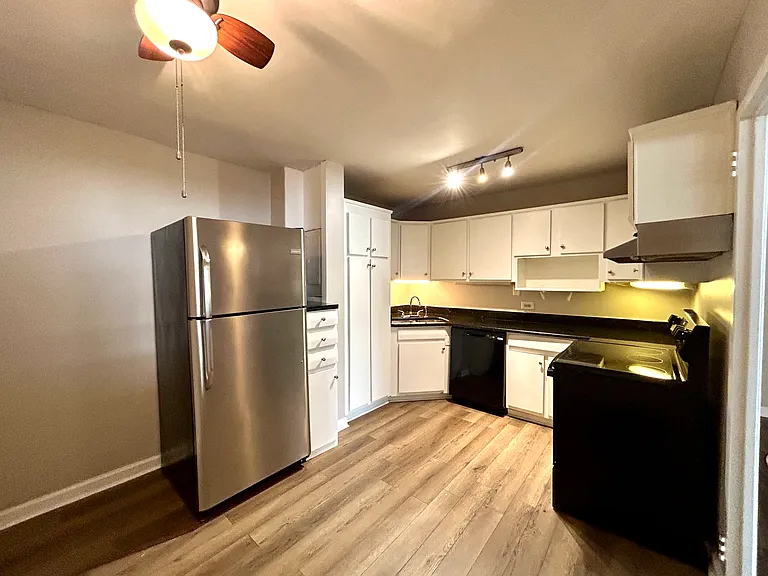 Continental Condos by Charlotte Management — Photo 6