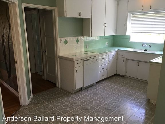 5th image of 4419 Bel Aire Dr