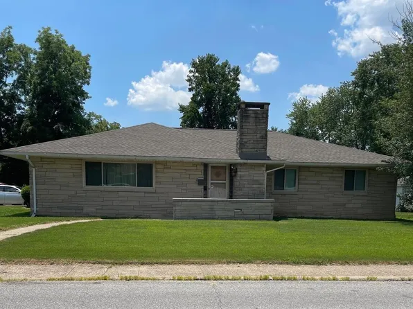 303 S College Blvd, Carmi, IL 62821