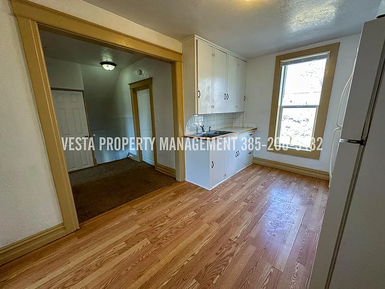 572 21st St #3 — Photo 9