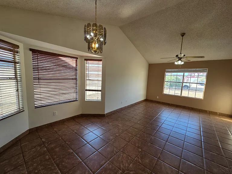 7009 W Brown St — Photo 4