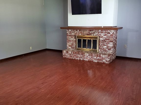 3rd image of 2515 Pioneer Blvd