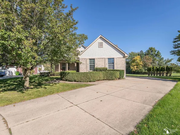 25028 Maxwell Ln, Flat Rock, MI 48134
