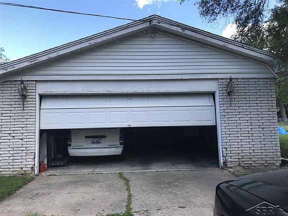 2nd image of 2780 Greenbriar Dr
