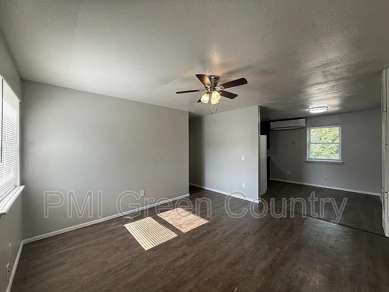 2 bed, 1.0 bath, 750 sqft, $838 — Photo 2