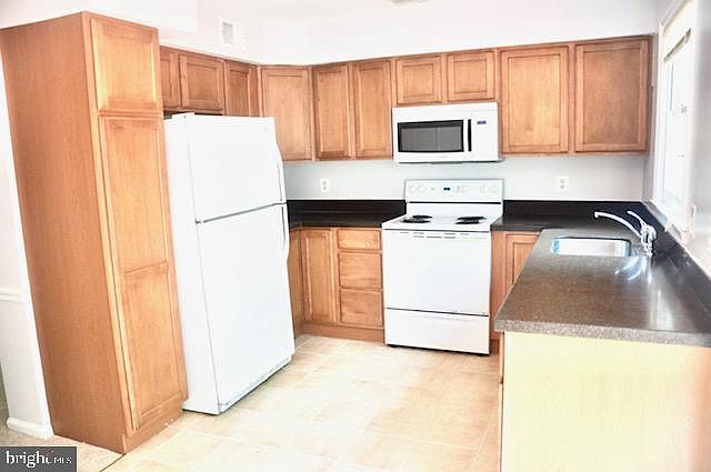 2nd image of 8516 Laurel Oak Dr
