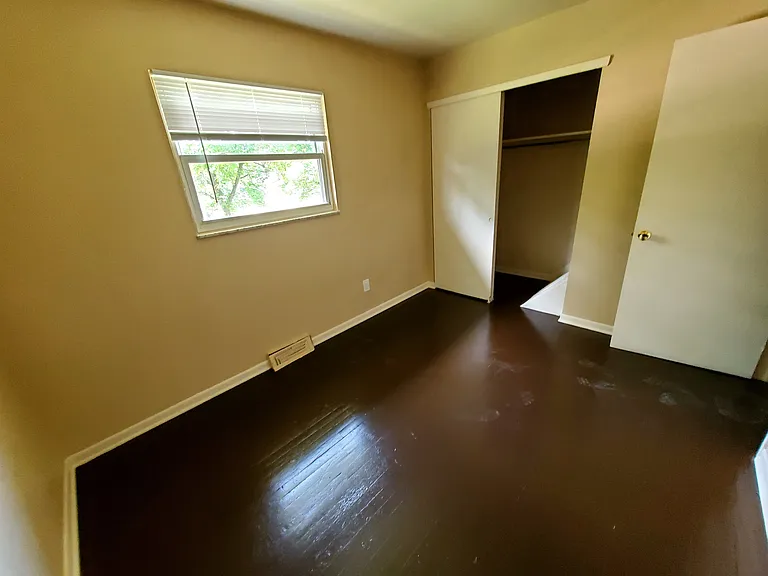 2910 Kilbourne Ave #2910 — Photo 3