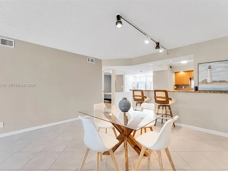 9811 N Hollybrook Lake Dr #103 — Photo 8
