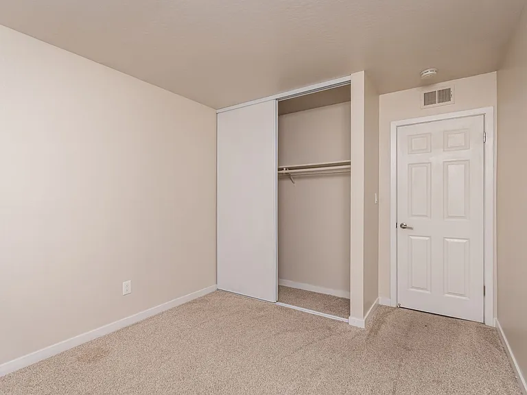 Riverbend Apartments — Photo 69