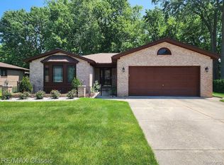 30320 Merrick Ave, Warren, MI 48092