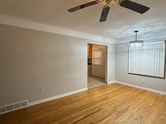 3rd image of 12116 Columbia Ave