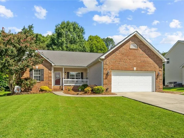 629 Tara Dr, High Point, NC 27265