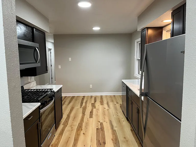 730 Normandy Cir — Photo 5