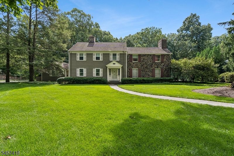 1st image of 300 Oak Ridge Ave