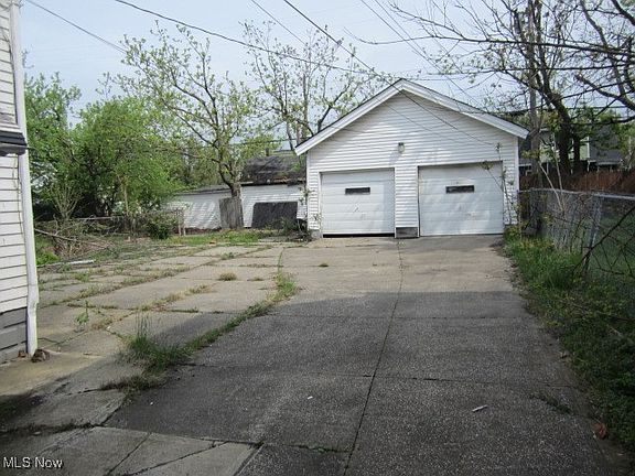 5th image of 13817 Bartlett Ave