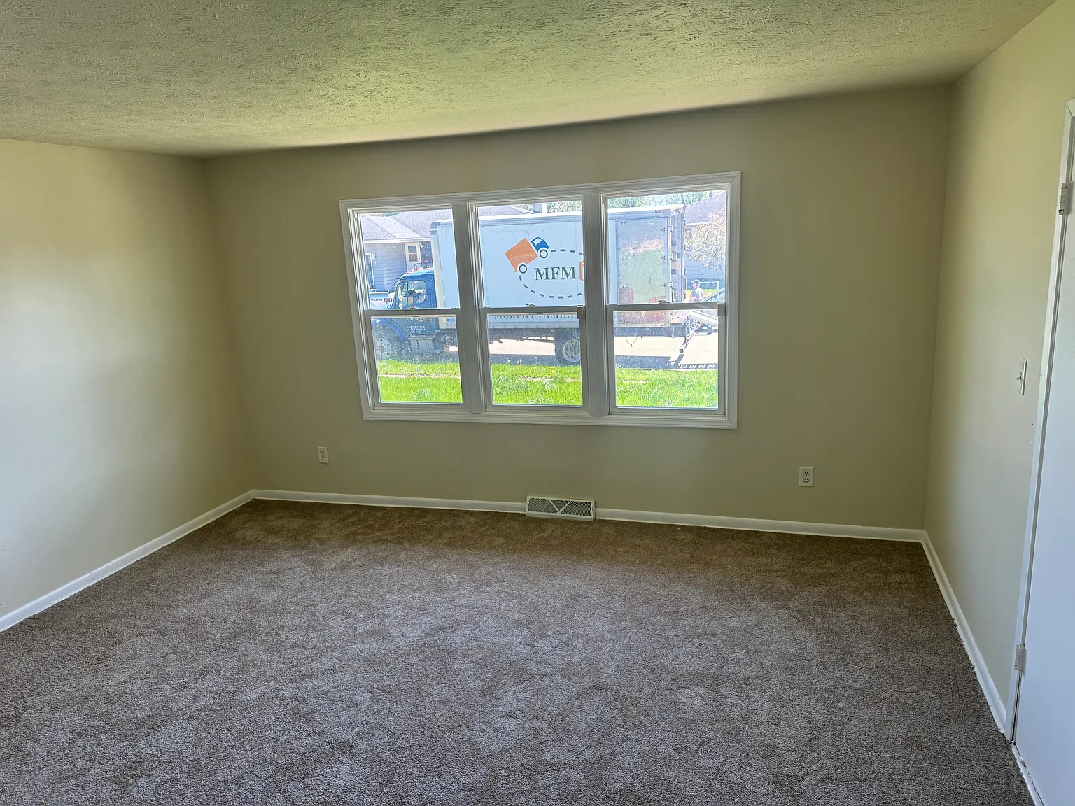 3 bed, 1150 sqft, $1,700 — Photo 4