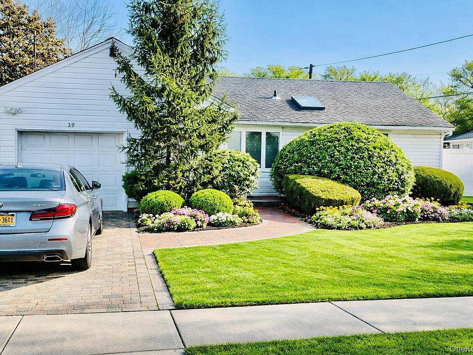 1st image of 39 Laurel Hill Road