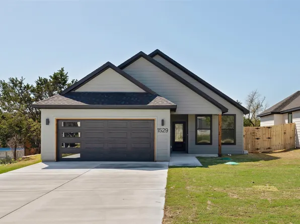 1529 Corona Dr, Granbury, TX 76048