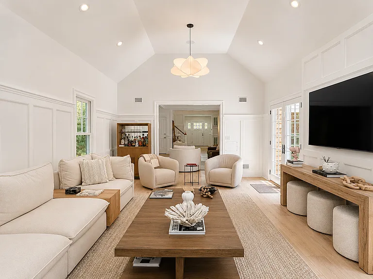 13 Dering Ln — Photo 3