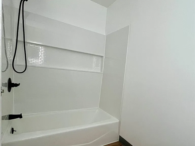 49 Woodlake Dr — Photo 15