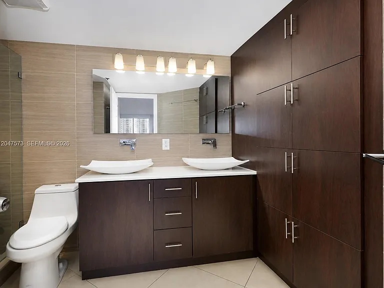 1700 NW North River Dr #804 — Photo 3