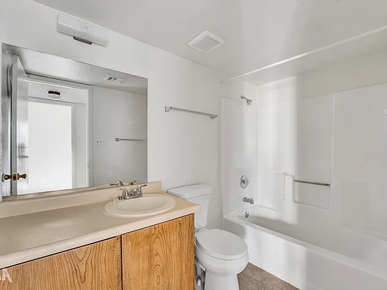 Verde Point Apartments — Photo 45