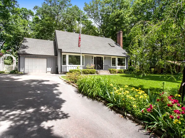 44 Legend Ln, Riverhead, NY 11901