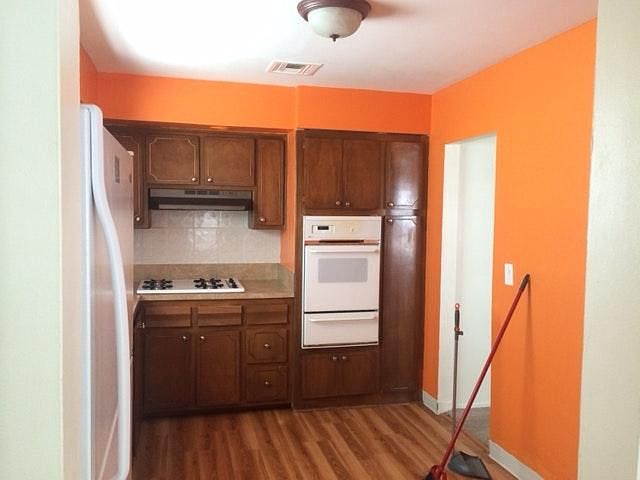 2nd image of 900 Sheldon Ave