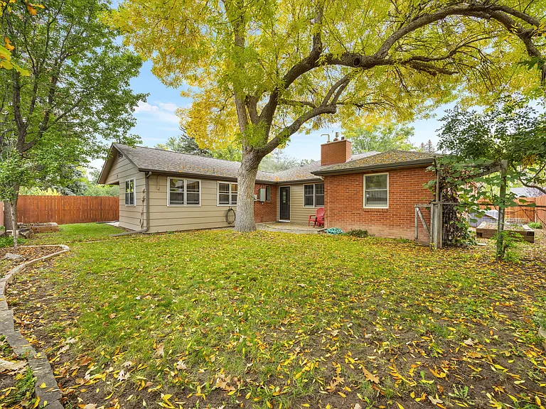 160 Circle Dr — Photo 22