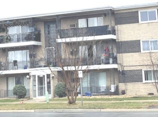 9421 S Roberts Rd APT 1NE, Hickory Hills, IL 60457