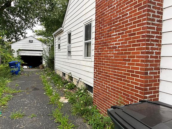 3rd image of 1941 W Mound St