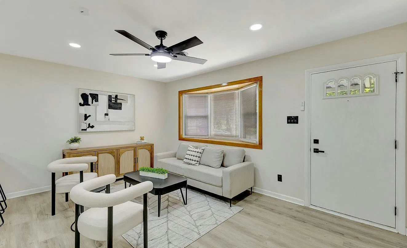 608 Richardson Drive — Photo 3
