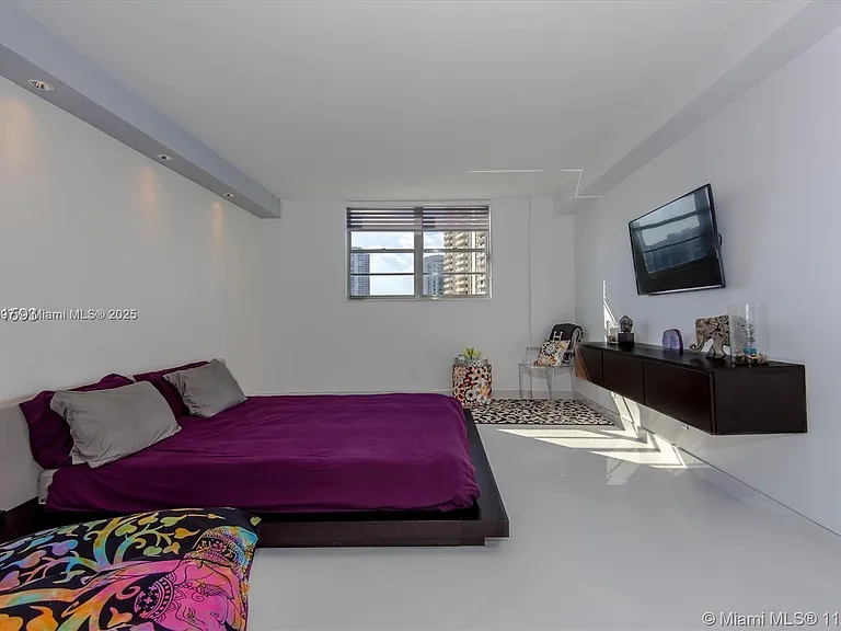 19390 Collins Ave #1121 — Photo 19