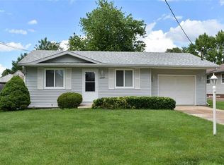 1257 E Locust St, Canton, IL 61520