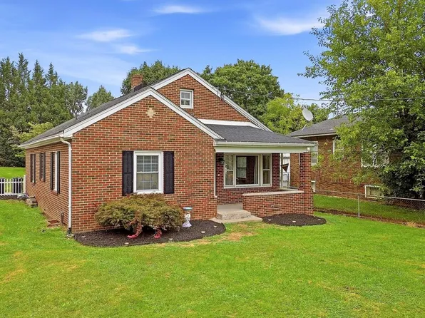 427 Woodbury Ave, Martinsburg, WV 25404