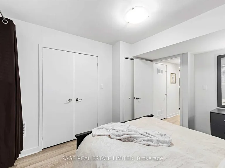 492 King St E — Photo 7