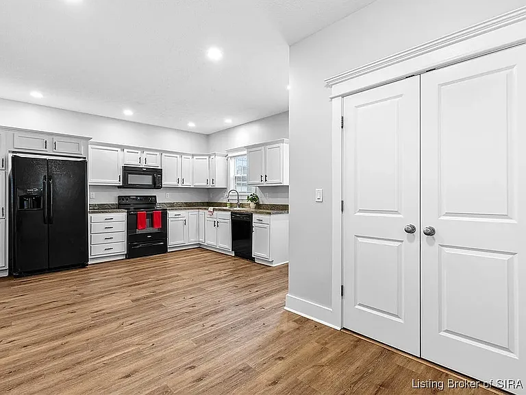 1744 Ekin Ave — Photo 8