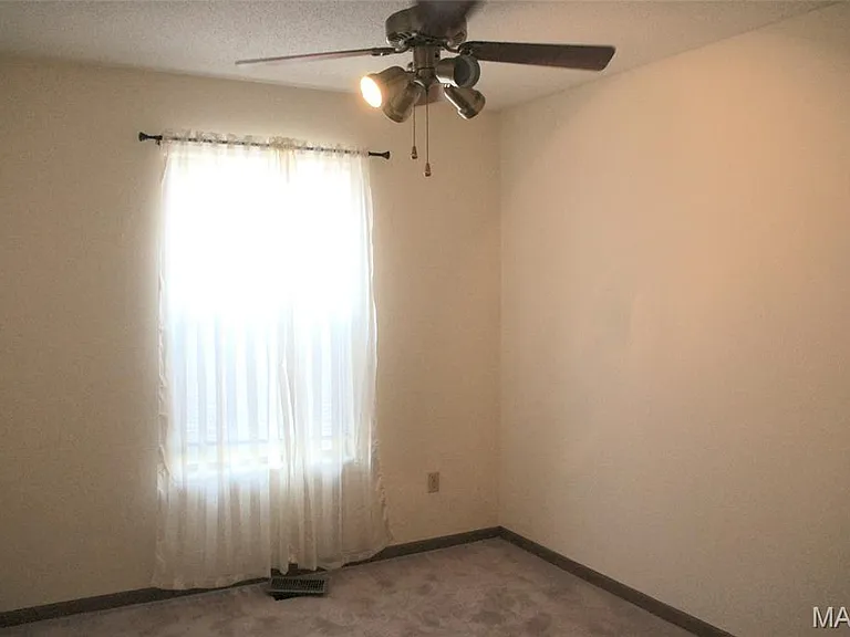 1420 Royal Oak Ct — Photo 12