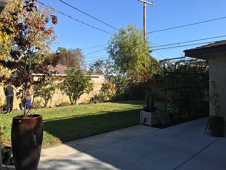 4638 Blackthorne Ave — Photo 42