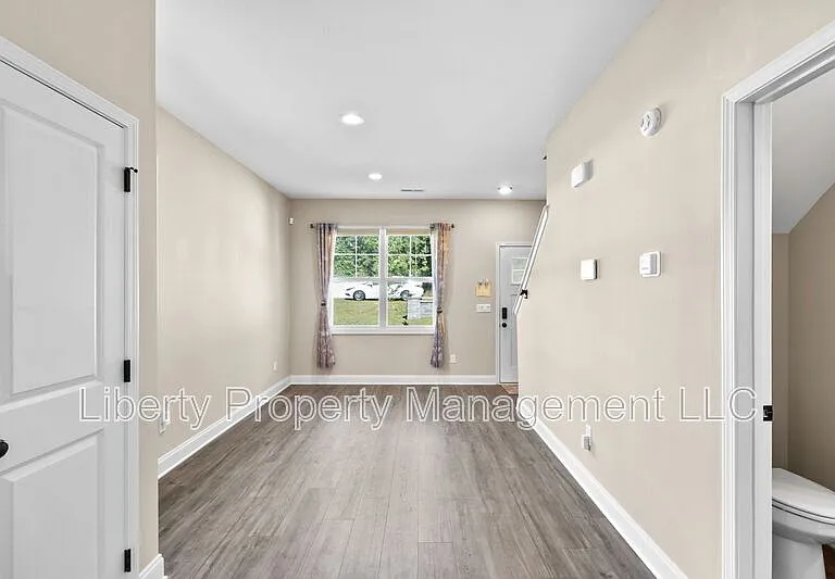 4199 Overhills Rd — Photo 6