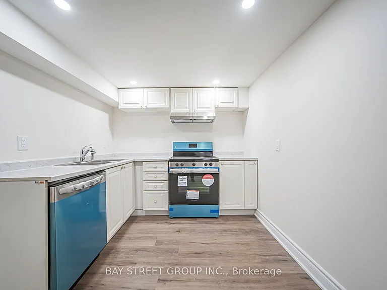 538 Queens Dr #BASEMENT — Photo 8
