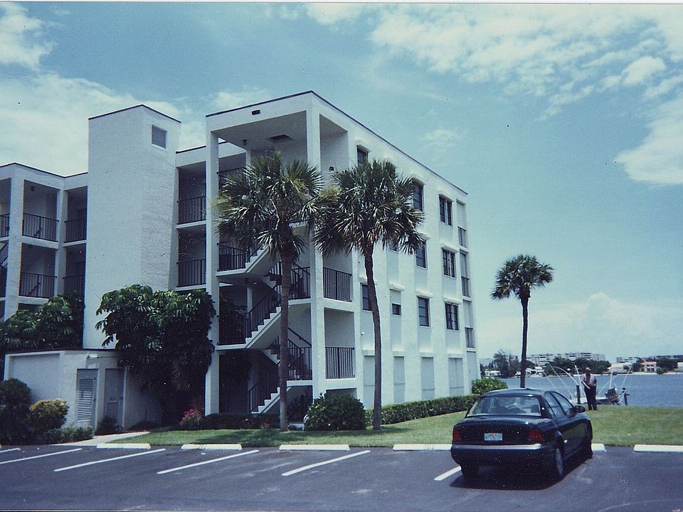 2nd image of 300 Croton Ave APT 202