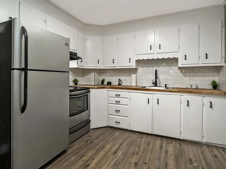 439 W Church St — Photo 13